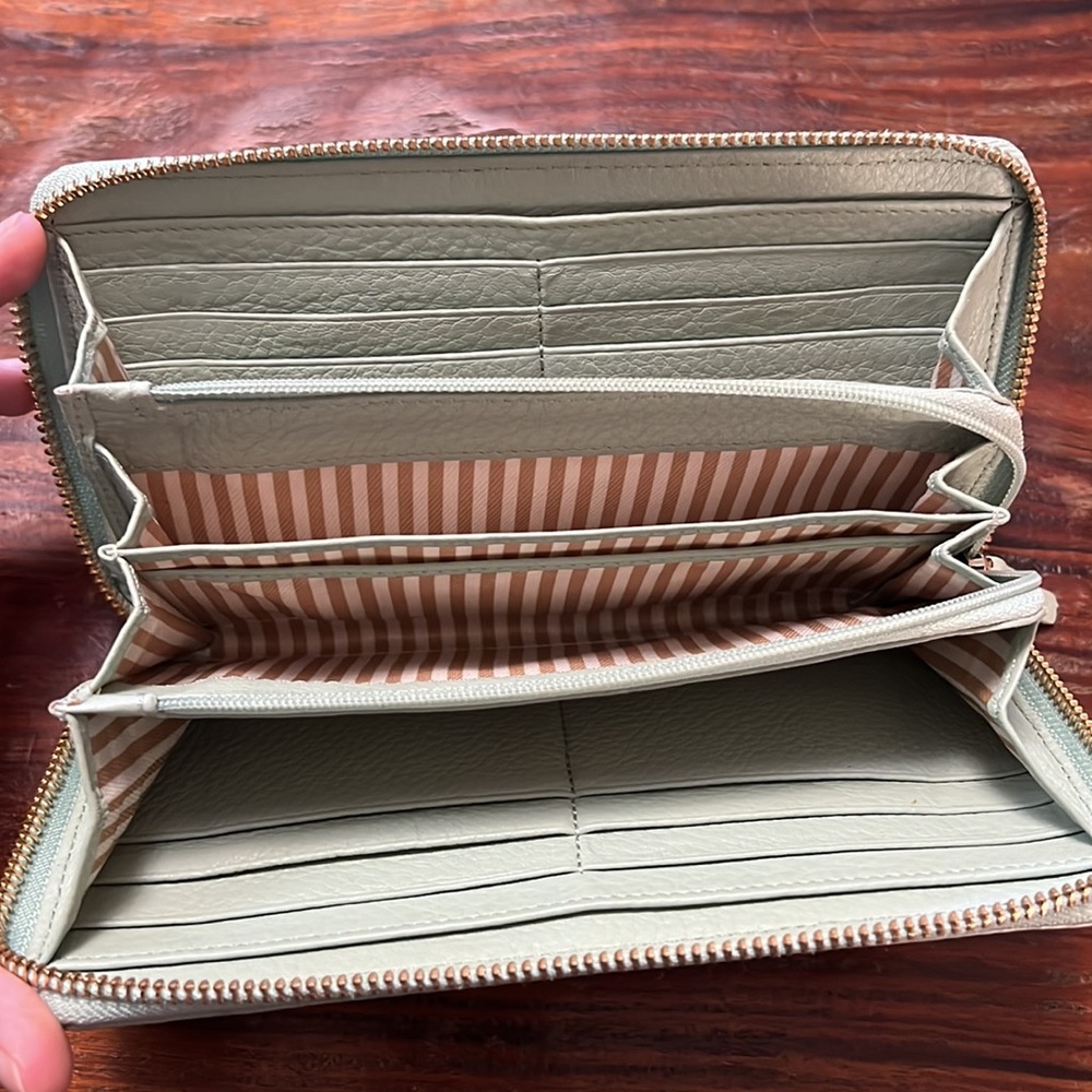 Kate Spade Wallet - Picture 2 of 3